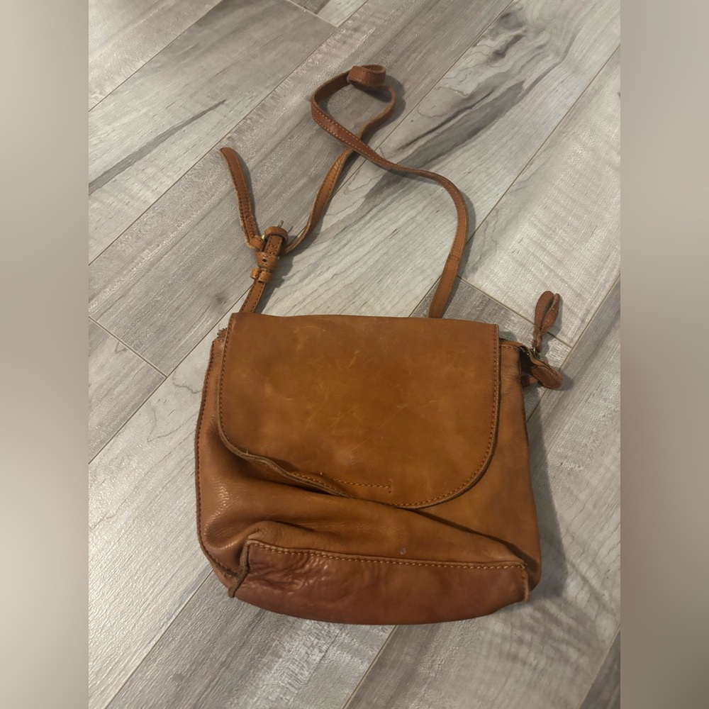 Marta Ponti Genuine Leather Crossbody Bag in Tan